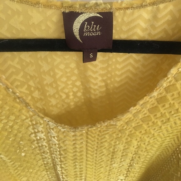 Planet Blue Blu Moon Velvet Burnout Bellsleeve Top - Picture 2 of 4